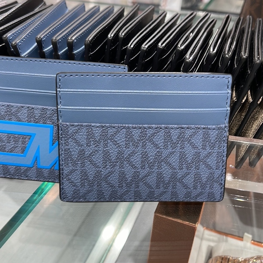 Michael Kors Cooper Graphic Logo Tall Card Case Denim Multi 36S3LCOD2B
NWT - Picture 10 of 16